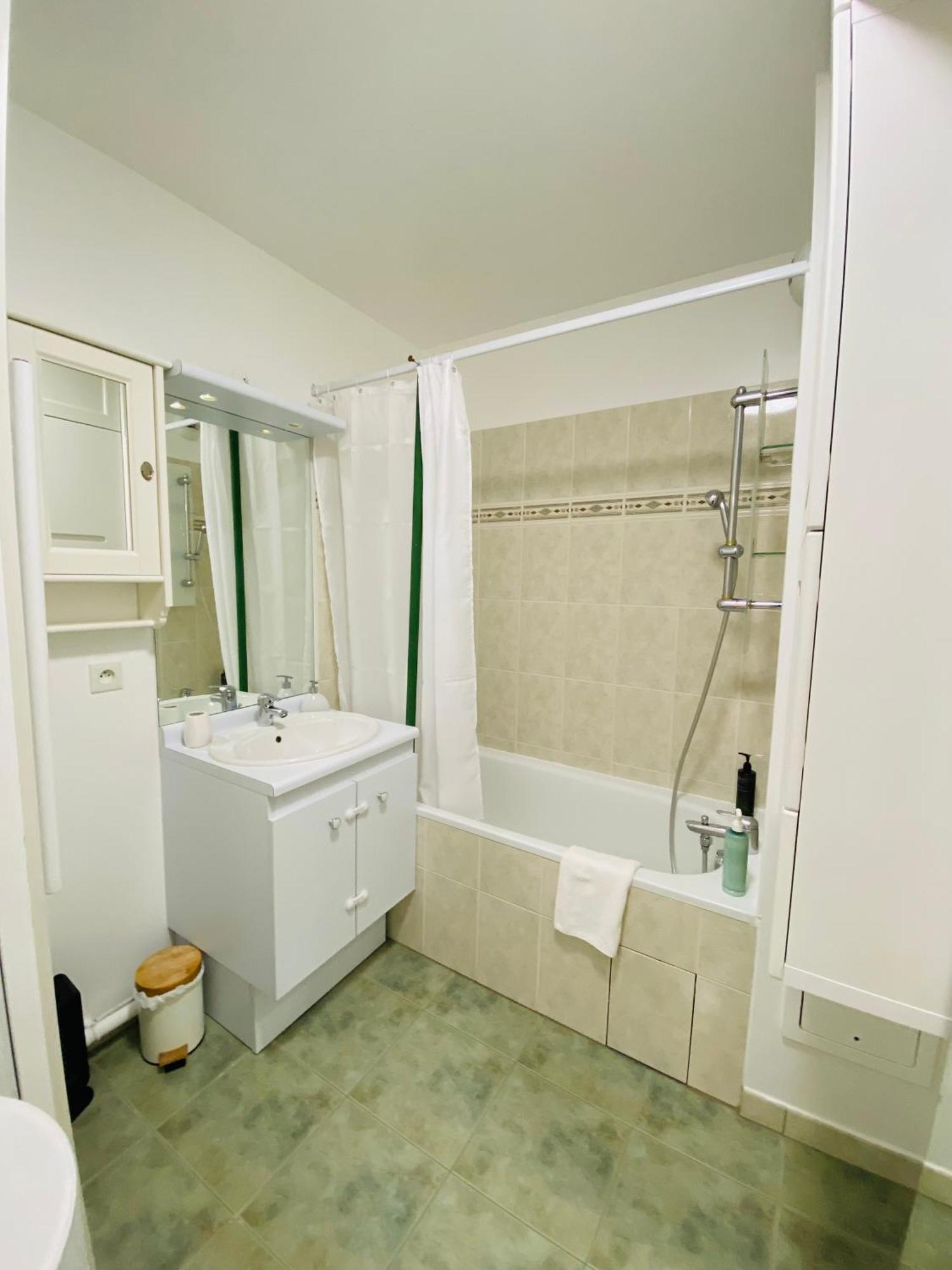 Charmant Appartement 3 Pieces Proche Rer & Disney Монтеврен Екстериор снимка